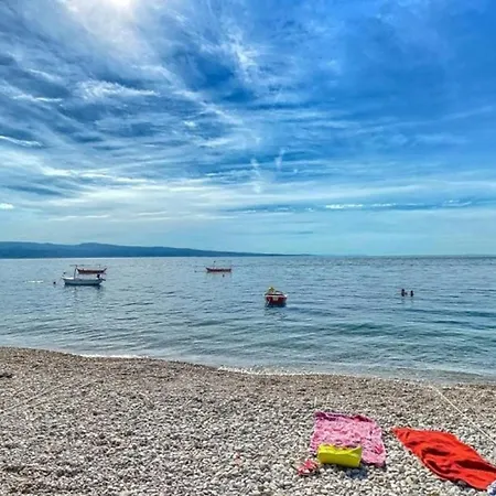 Golden Horizon Apartment Stanici