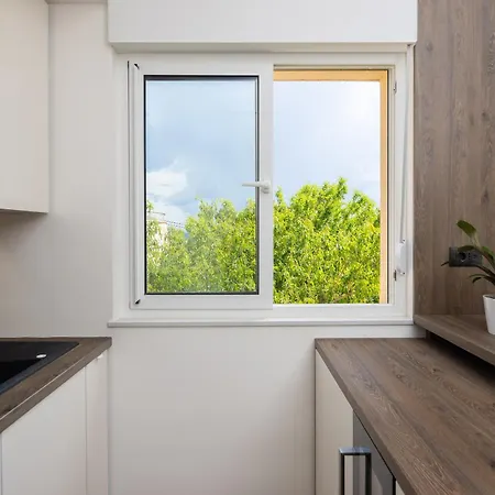 Golden Horizon Apartment