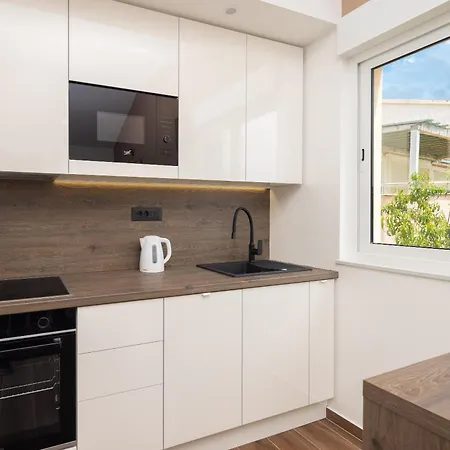 Golden Horizon Apartment