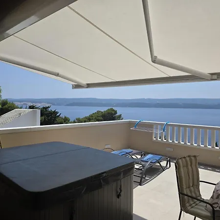 Golden Horizon Apartment *